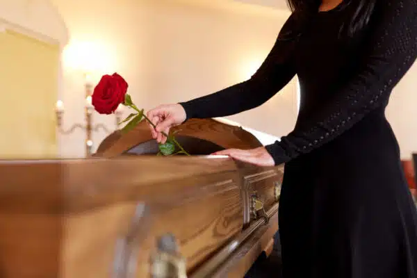 Message de condoléances court : les plus courants